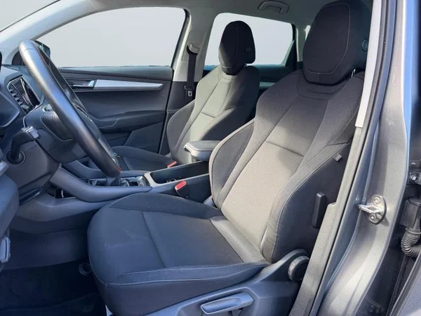 SKODA Karoq (2022) — foto 2 van 31