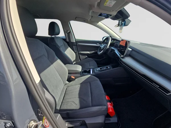 VOLKSWAGEN Golf VIII SW (2026) — foto 8 van 24