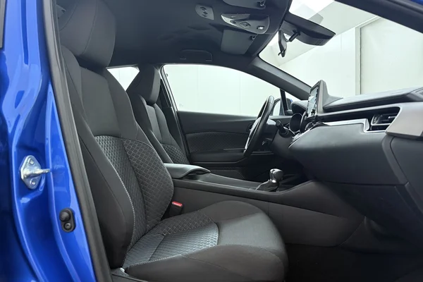 Toyota C-HR Hybrid (HEV) (2021) — foto 24 van 26