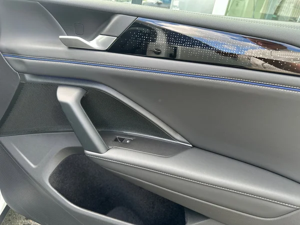 VOLKSWAGEN Tiguan eHybrid (PHEV) (2025) — foto 13 van 24