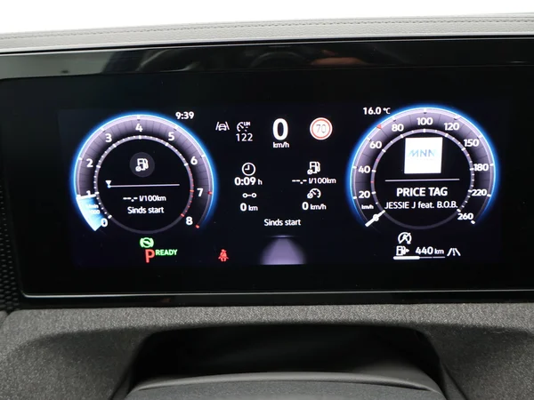 VOLKSWAGEN Tiguan (2025) — foto 10 van 27