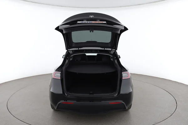 Tesla Model (2024) — foto 7 van 16