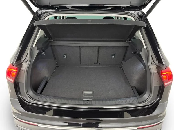 VOLKSWAGEN Tiguan (2022) — foto 9 van 31