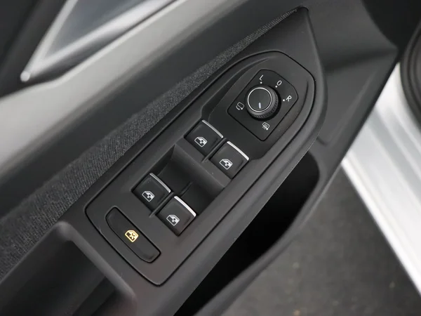 VOLKSWAGEN Golf (2024) — foto 20 van 28
