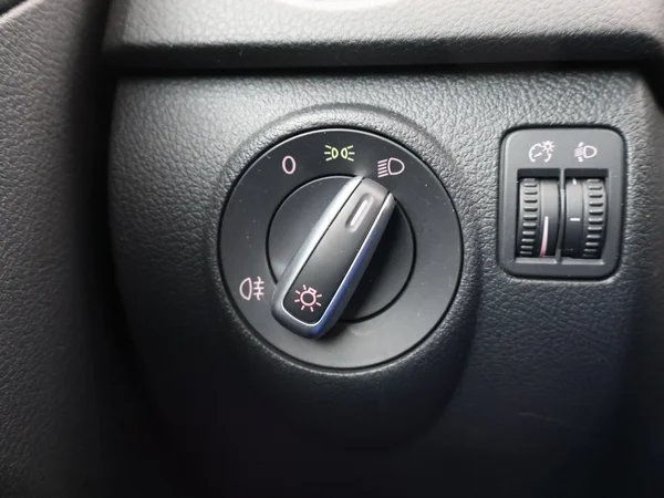 VOLKSWAGEN Tiguan (2016) — foto 16 van 25
