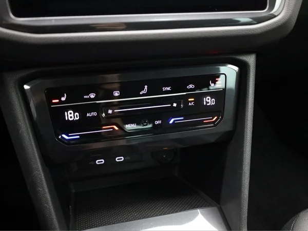 VOLKSWAGEN Tiguan (2023) — foto 9 van 20