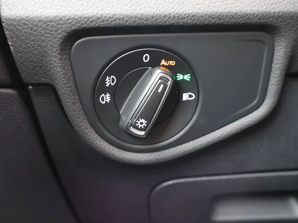 VOLKSWAGEN Touran (2021) — foto 16 van 28