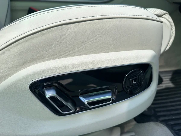 AUDI A8 PHEV (2023) — foto 10 van 24