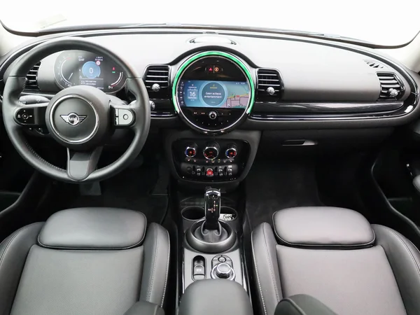 MINI Clubman (2023) — foto 3 van 48