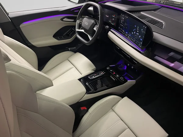 AUDI Q6 e-tron (2024) — foto 8 van 14