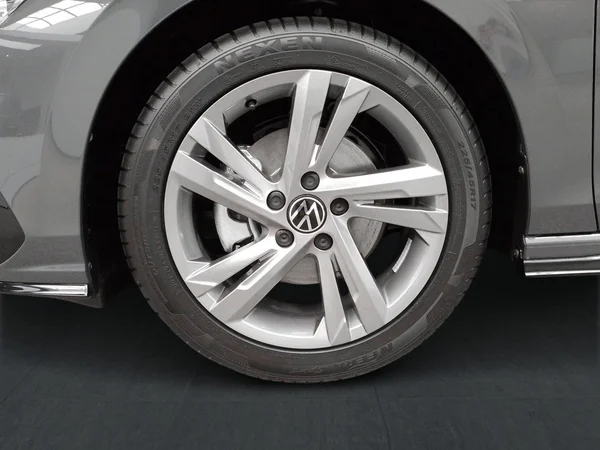 VOLKSWAGEN Golf VIII SW (2024) — foto 10 van 15