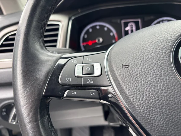 VOLKSWAGEN T-Roc (2018) — foto 4 van 22