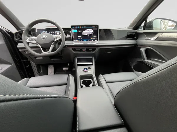 VOLKSWAGEN Tiguan (2025) — foto 8 van 24