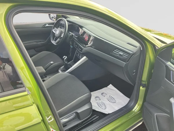 VOLKSWAGEN Taigo (2023) — foto 24 van 25