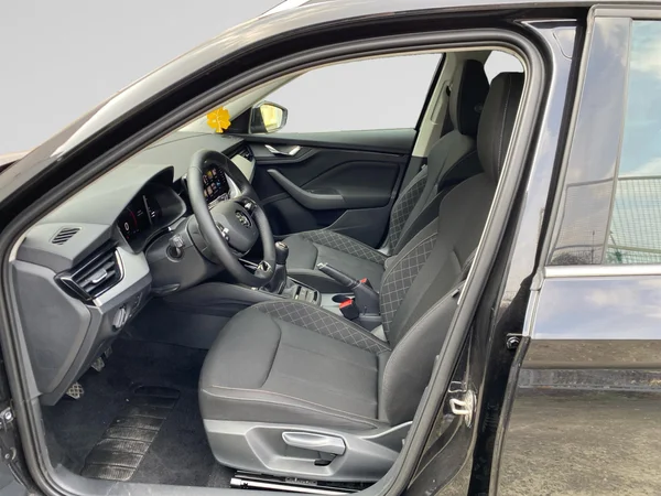 SKODA Kamiq (2023) — foto 13 van 17