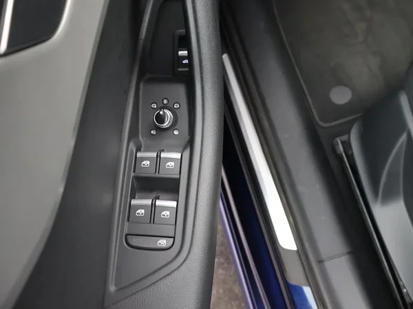 Audi A4 (2022) — foto 18 van 31