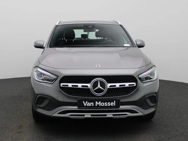 Mercedes-Benz GLA (2022) — foto 23 van 41
