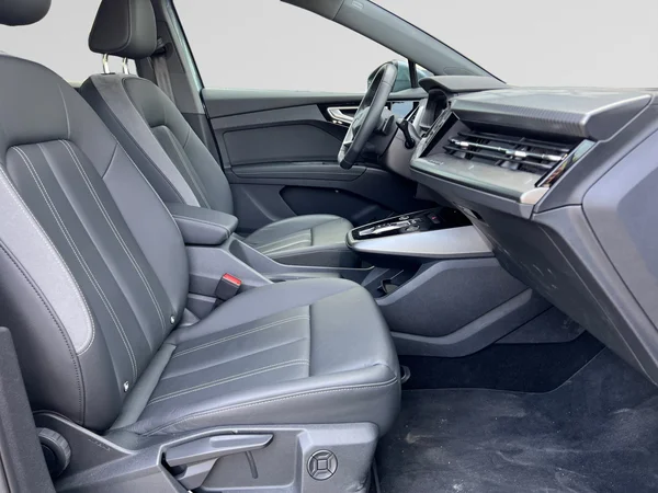 AUDI Q4 Sportback e-tron (2025) — foto 15 van 21