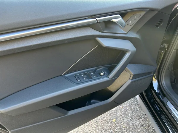 AUDI A3 Sportback (2023) — foto 3 van 25