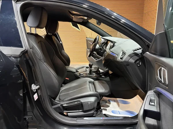 Bmw 218 (2021) — foto 9 van 24