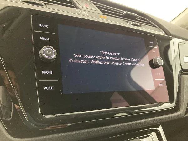 VOLKSWAGEN Touran (2019) — foto 14 van 36