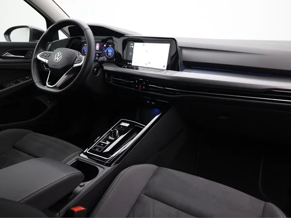 VOLKSWAGEN Golf VIII (2024) — foto 14 van 20