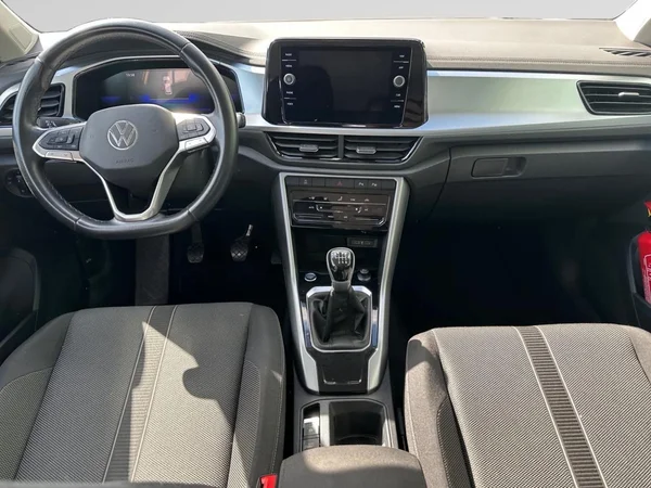VOLKSWAGEN T-Roc (2023) — foto 2 van 17