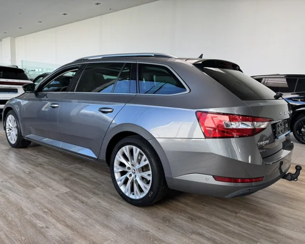 Skoda Superb (2022) — foto 29 van 30