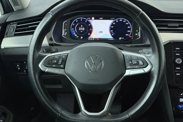 Volkswagen Passat SW (2023) — foto 2 van 23