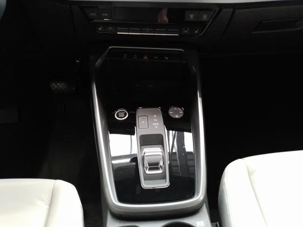 AUDI A3 Sportback (2023) — foto 4 van 22