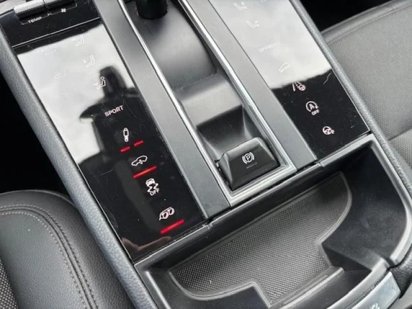 PORSCHE Macan S (2023) — foto 21 van 31