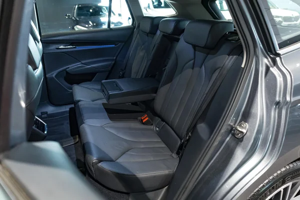 Škoda Enyaq iV (2023) — foto 8 van 35