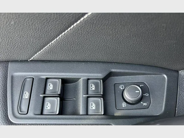 Volkswagen Tiguan (2021) — foto 28 van 35