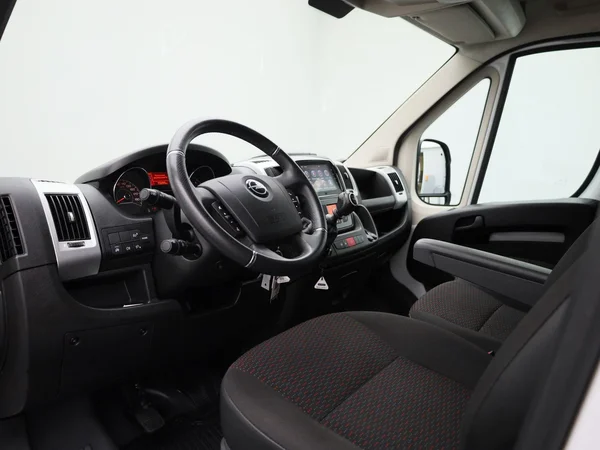 Opel Movano (2023) — foto 25 van 38