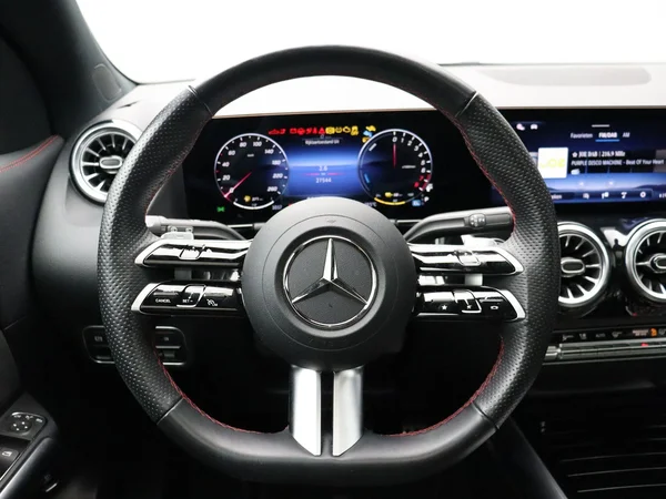 Mercedes-Benz GLA (2025) — foto 11 van 37