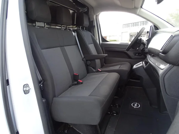 Opel Vivaro (2024) — foto 8 van 33