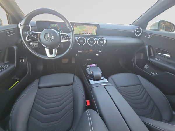 MERCEDES-BENZ A 250 (2023) — foto 4 van 24