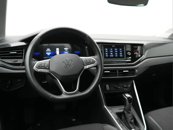 VOLKSWAGEN Polo (2023) — foto 3 van 24