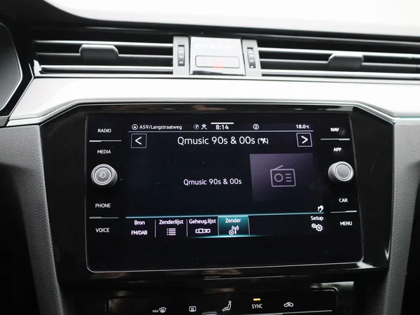 Volkswagen Passat (2021) — foto 16 van 36