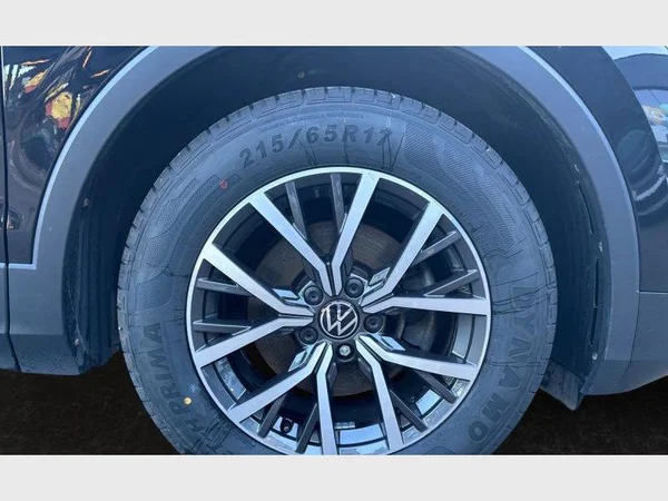 VOLKSWAGEN Tiguan (2022) — foto 20 van 28