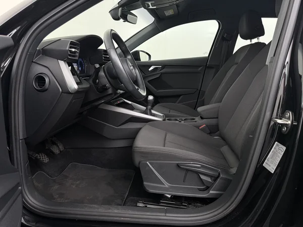 AUDI A3 (2022) — foto 2 van 27