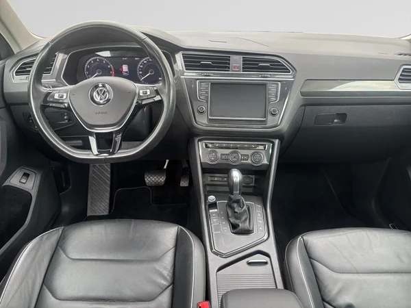 VOLKSWAGEN Tiguan (2017) — foto 2 van 24