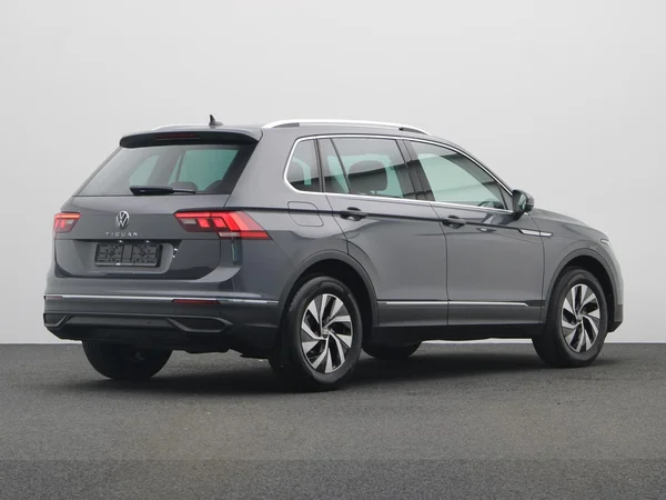 VOLKSWAGEN Tiguan (2023) — foto 12 van 20