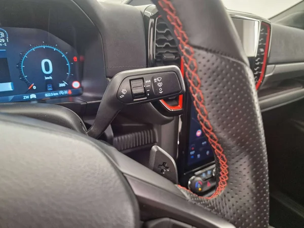Ford Ranger — foto 7 van 17