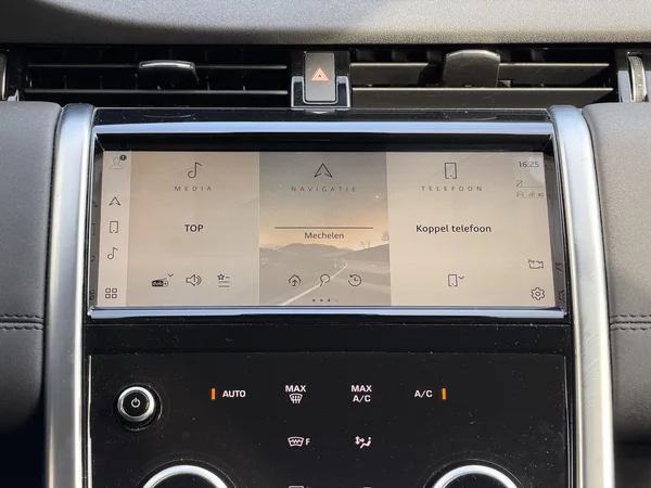 Land Rover Discovery Sport (2021) — foto 11 van 25