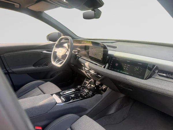 AUDI Q6 e-tron (2025) — foto 16 van 19