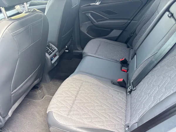 VOLKSWAGEN Tiguan (2024) — foto 2 van 14