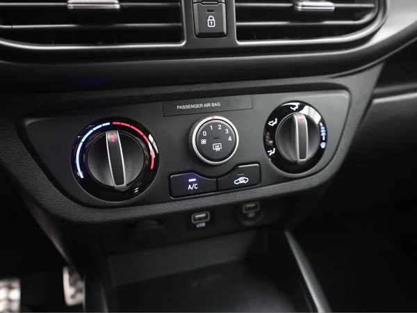 HYUNDAI i10 (2022) — foto 9 van 18