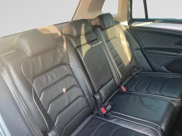VOLKSWAGEN Tiguan (2017) — foto 9 van 21