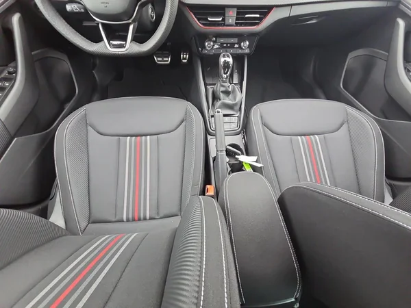 SKODA Kamiq (2026) — foto 3 van 24